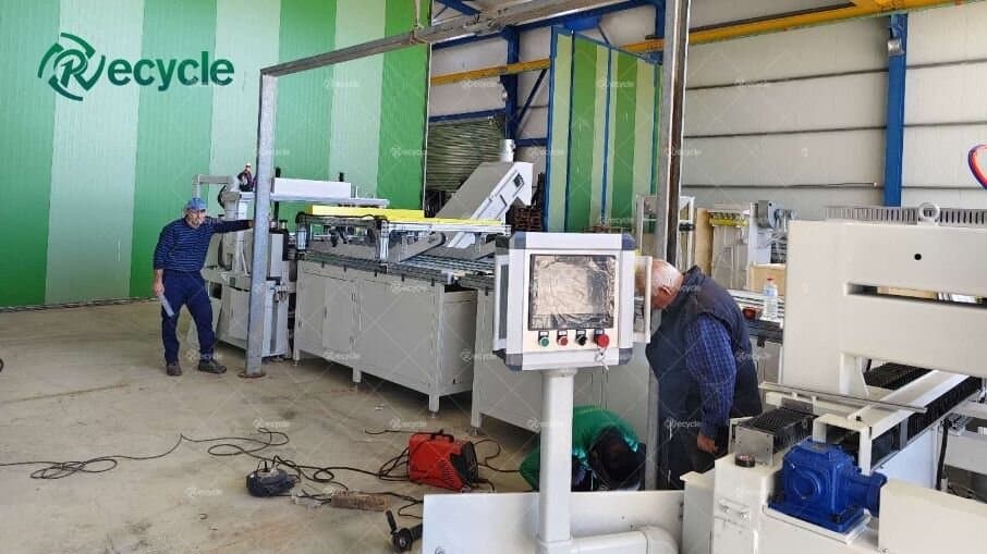 Photovoltaic panel recycling equipment operation s···